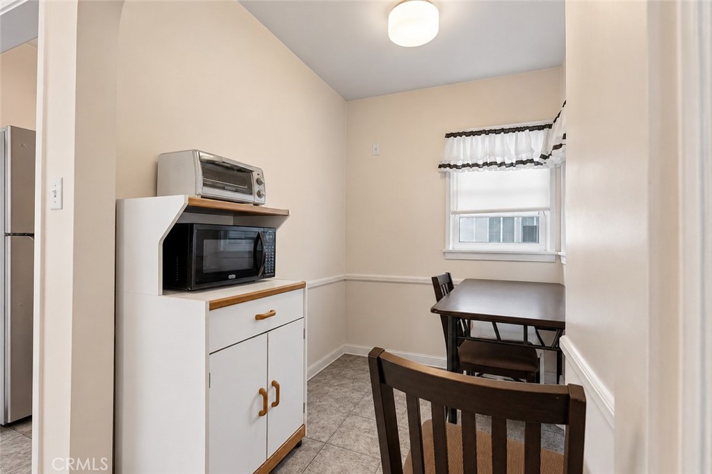 2209 Queensberry Road Pasadena, CA 91104 - Photo 18 of 44 a kitchen with a microwave a stove and a microwave
