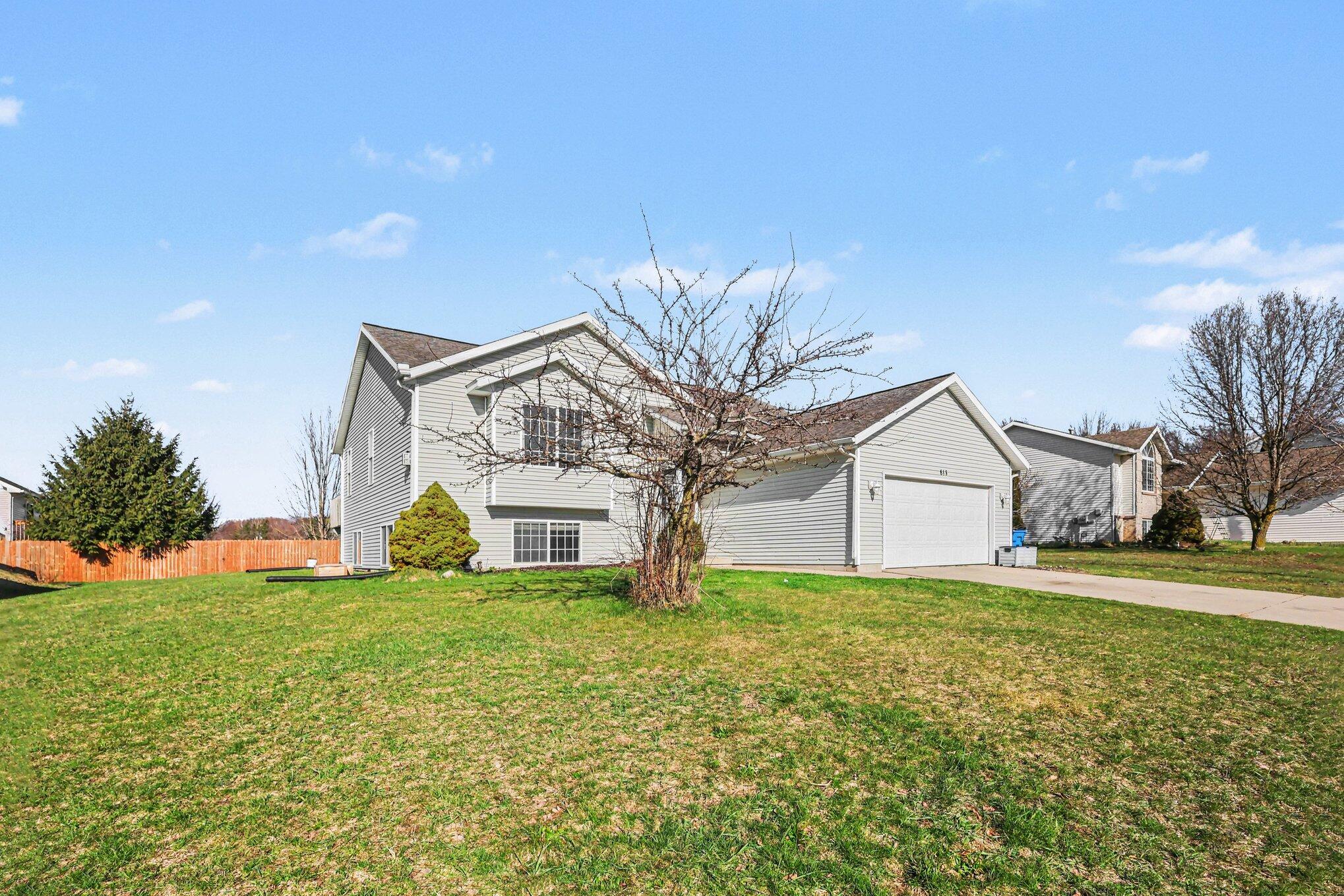 813 Valley Avenue Fremont, MI 49412 - Photo 3 of 27 003_file_8310