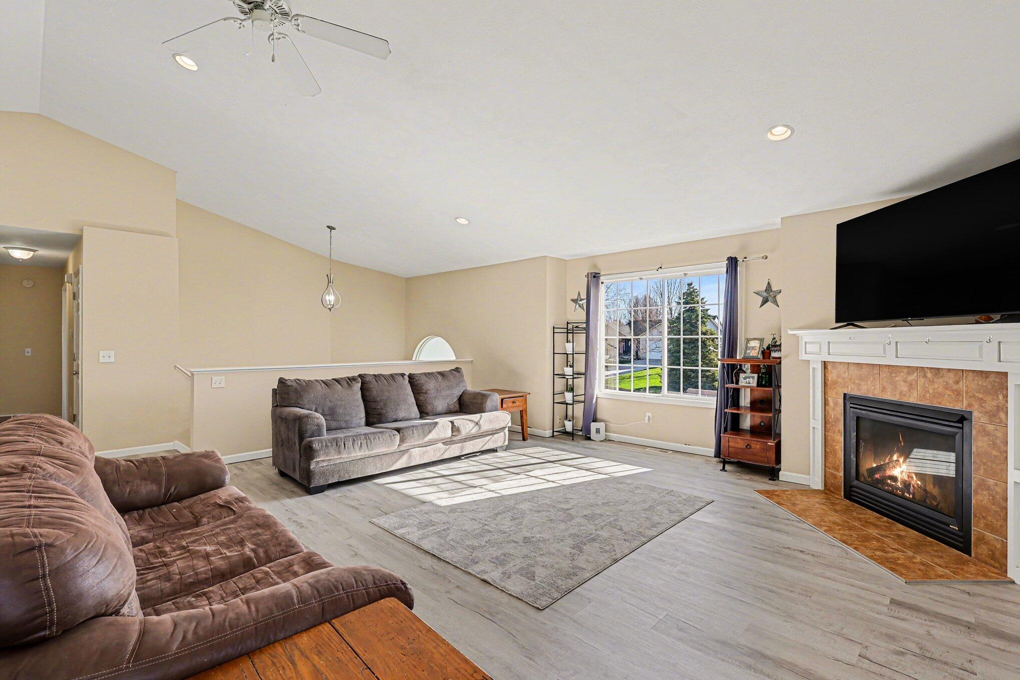 813 Valley Avenue Fremont, MI 49412 - Photo 5 of 27 005_file_1386