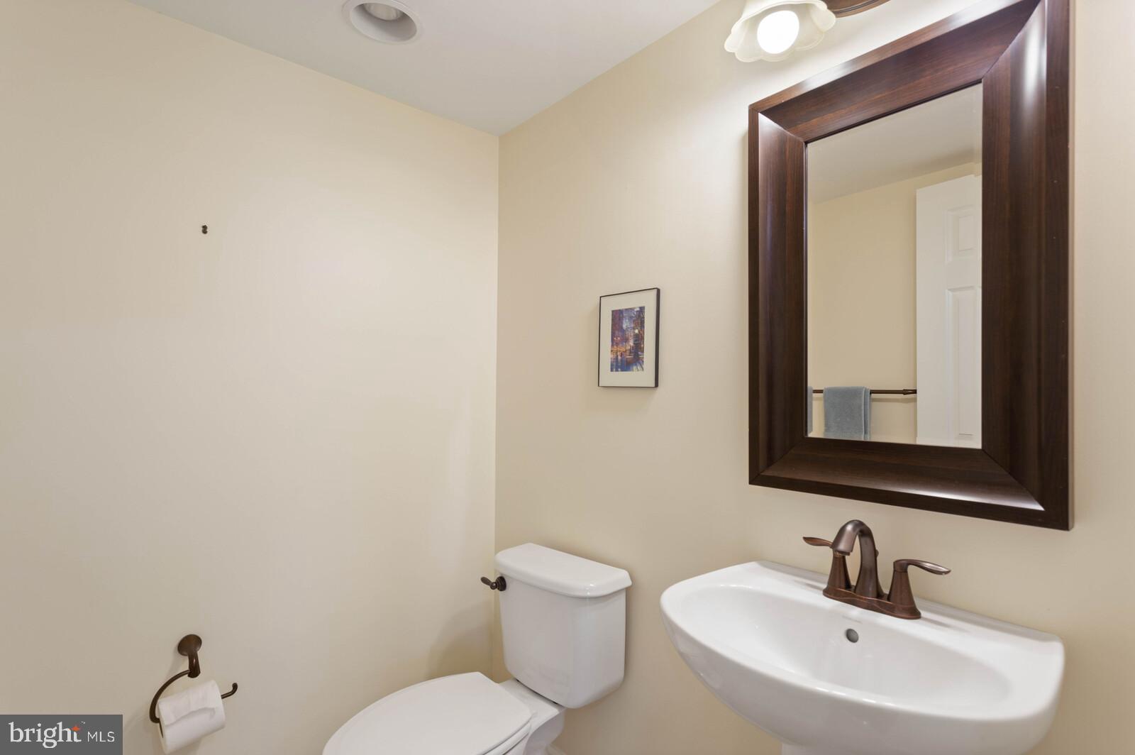 824 West Glebe Road Alexandria, VA 22305 - Photo 7 of 34