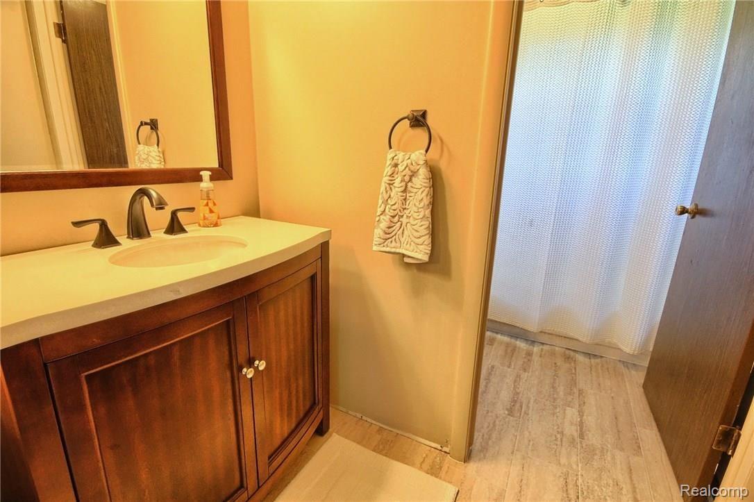 7566 Labo Road South Rockwood, MI 48179 - Photo 29 of 39 Bathroom.jpg