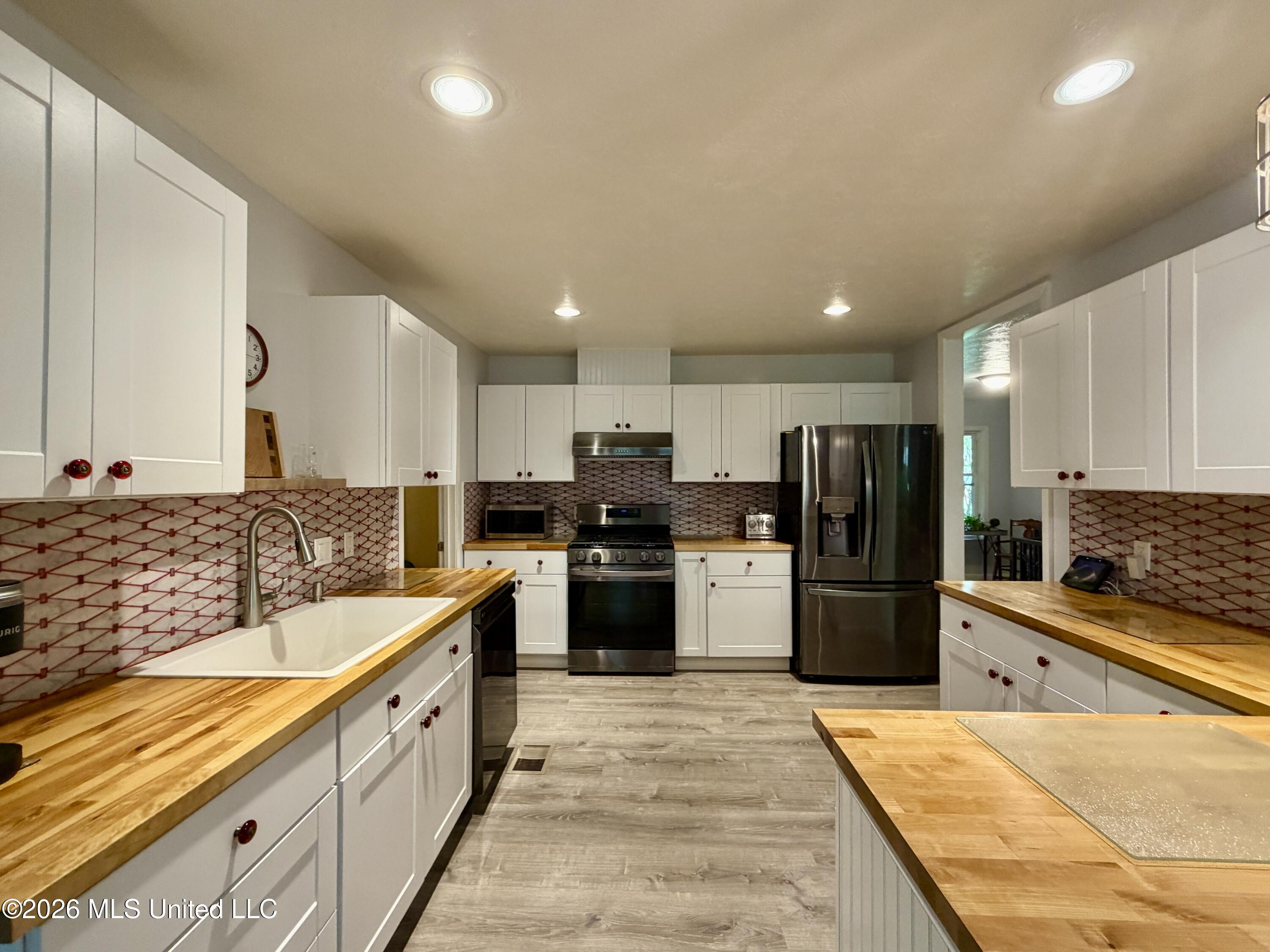 216 Trace Circle Raymond, MS 39154 - Photo 14 of 40 tracekitchen2