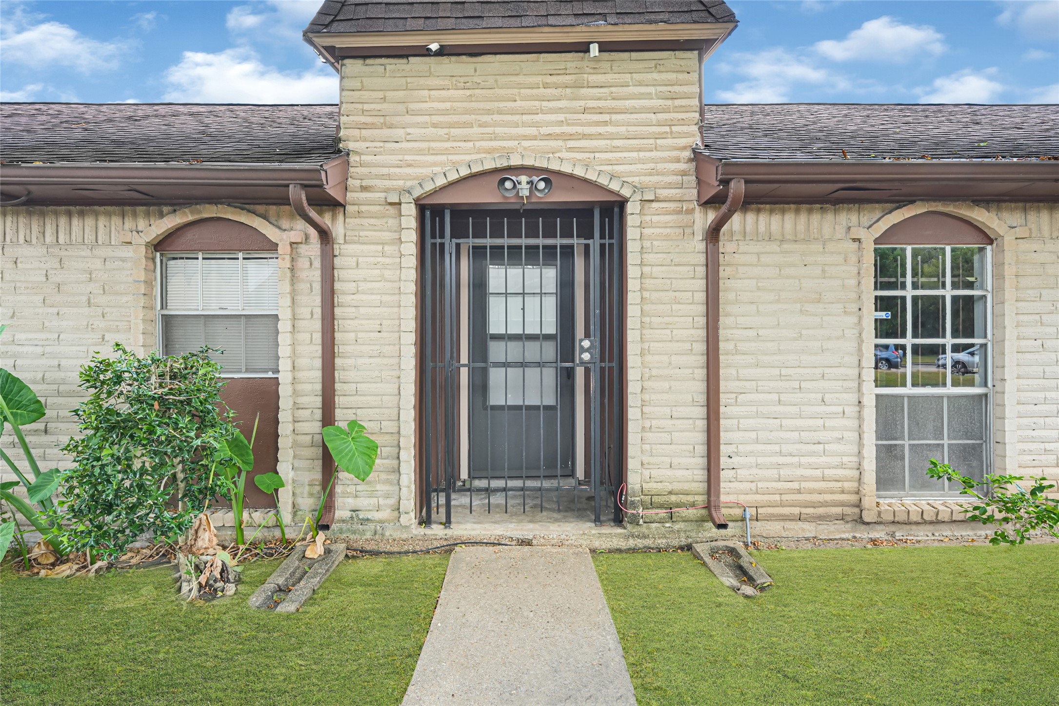 7064 Jetty Lane Houston, TX 77072 - Photo 1 of 30 Gallery Image 1