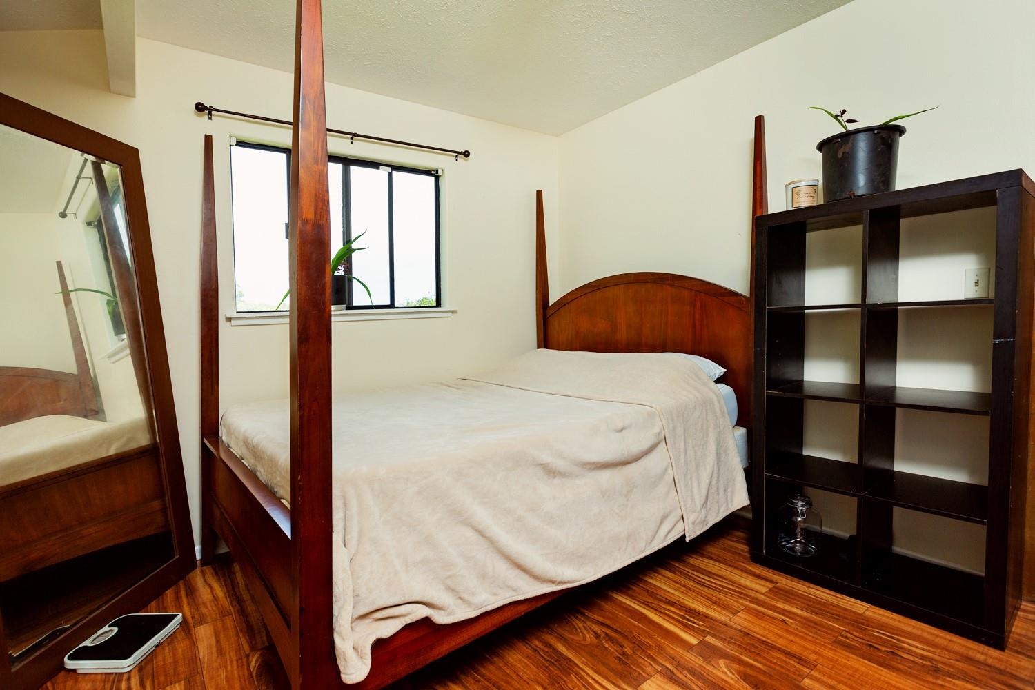 1034 Kaupakalua Road Haiku, HI 96708 - Photo 12 of 21 a bedroom with a bed and a window