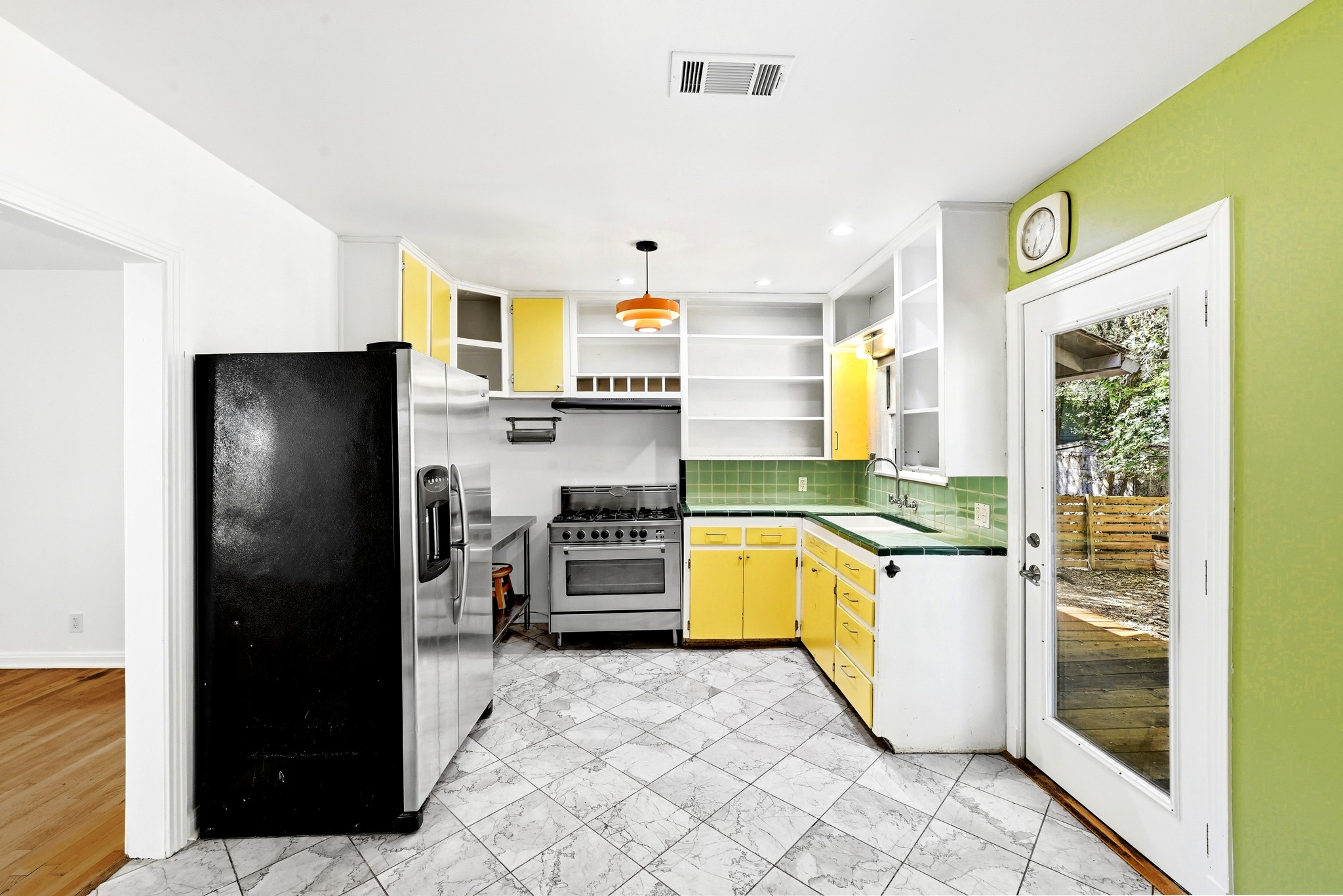 1306 Delano Street Austin, TX 78721 - Photo 9 of 24 Gallery Image 9