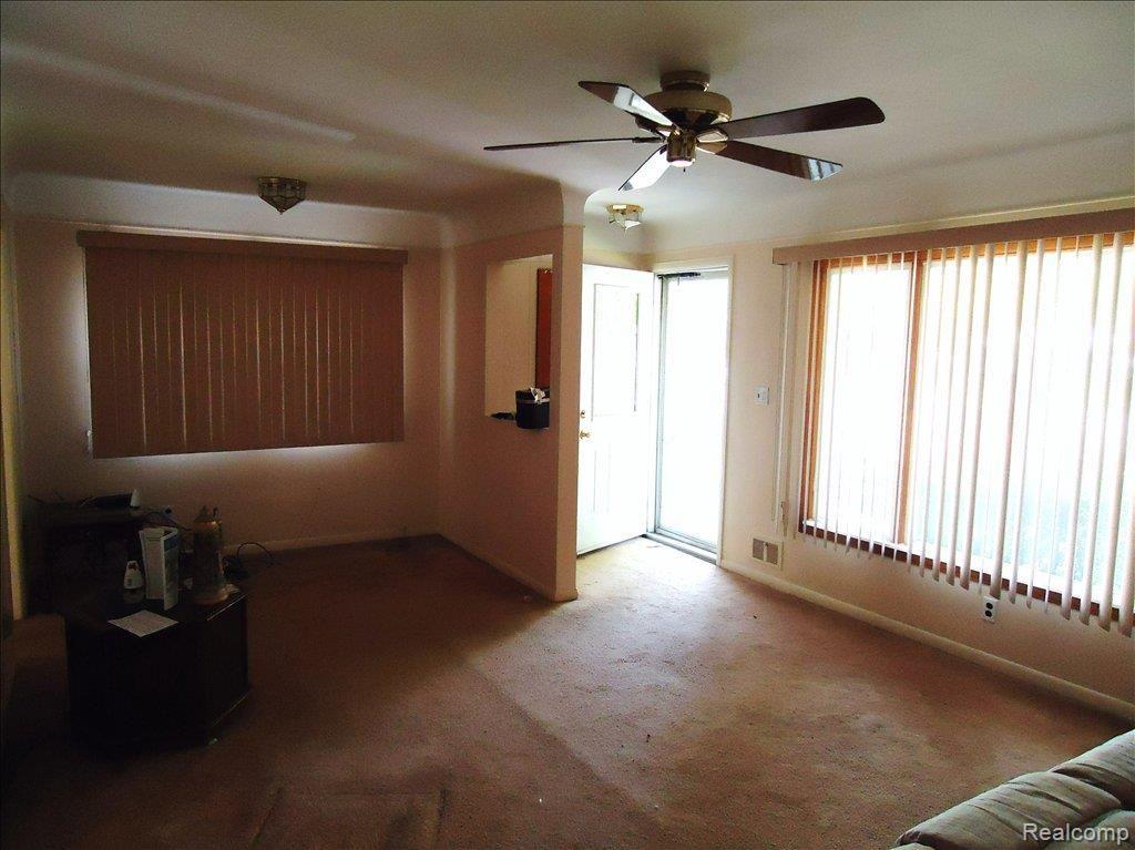 8481 Allen Road Allen Park, MI 48101 - Photo 4 of 17 Large Living Room