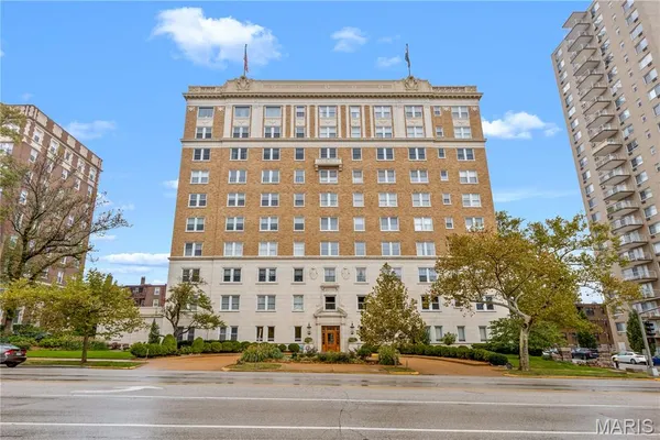 $225,000 | 709 South Skinker Boulevard, Unit 703, St. Louis, MO 63105