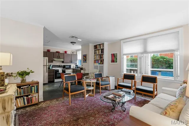 $300,000 | 709 South Skinker Boulevard, Unit 703, St. Louis, MO 63105