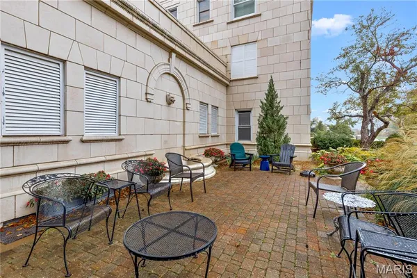 $225,000 | 709 South Skinker Boulevard, Unit 703, St. Louis, MO 63105