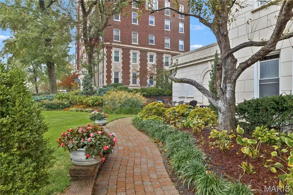 $225,000 | 709 South Skinker Boulevard, Unit 703, St. Louis, MO 63105