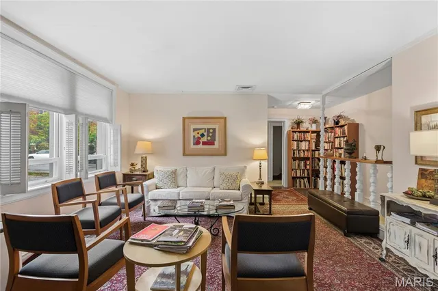 $300,000 | 709 South Skinker Boulevard, Unit 703, St. Louis, MO 63105