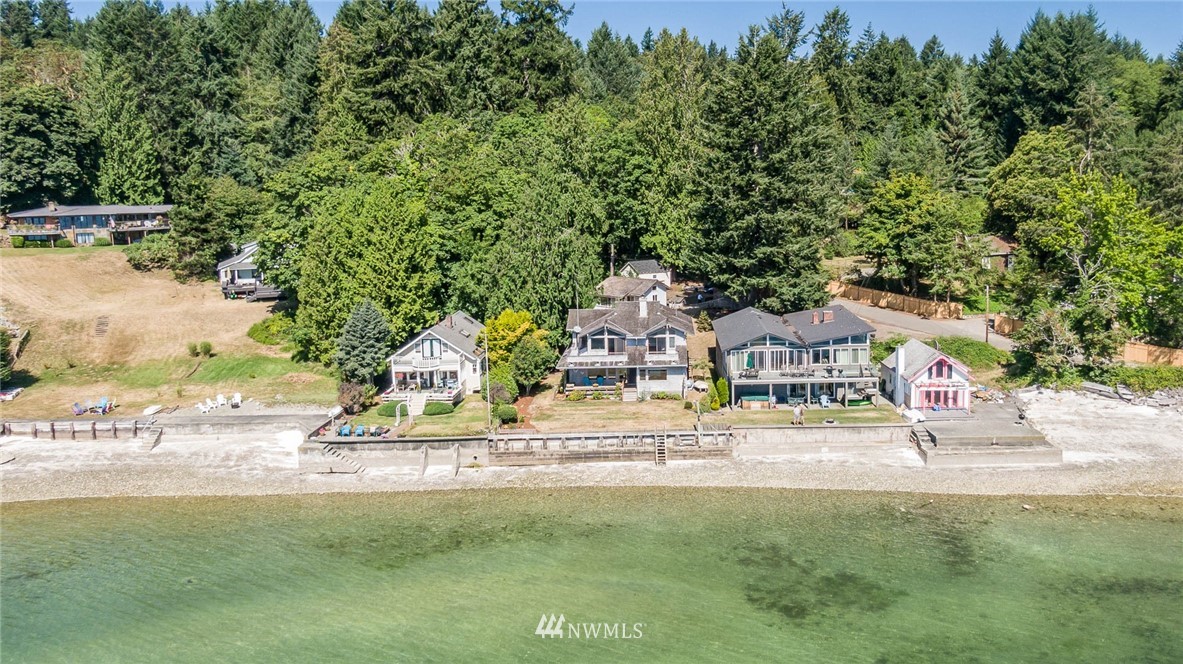 11617 Southwest Shawnee Road Vashon, WA 98070 - Photo 2 of 25 Gallery Image 2