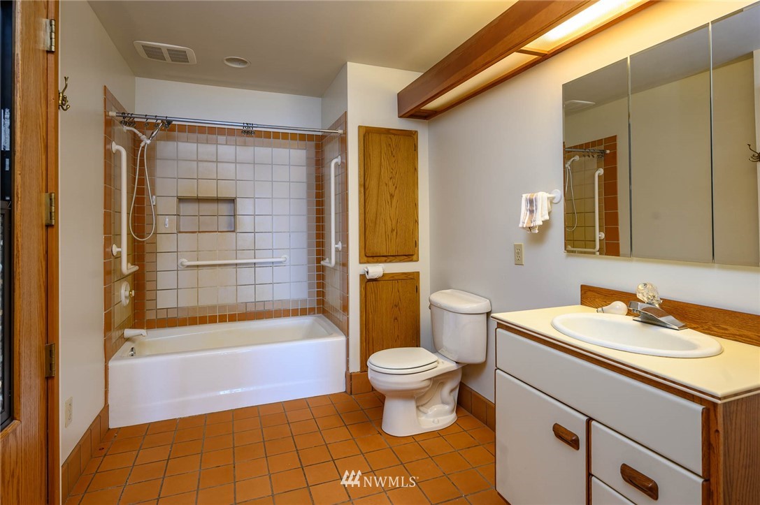 11617 Southwest Shawnee Road Vashon, WA 98070 - Photo 12 of 25 Gallery Image 12
