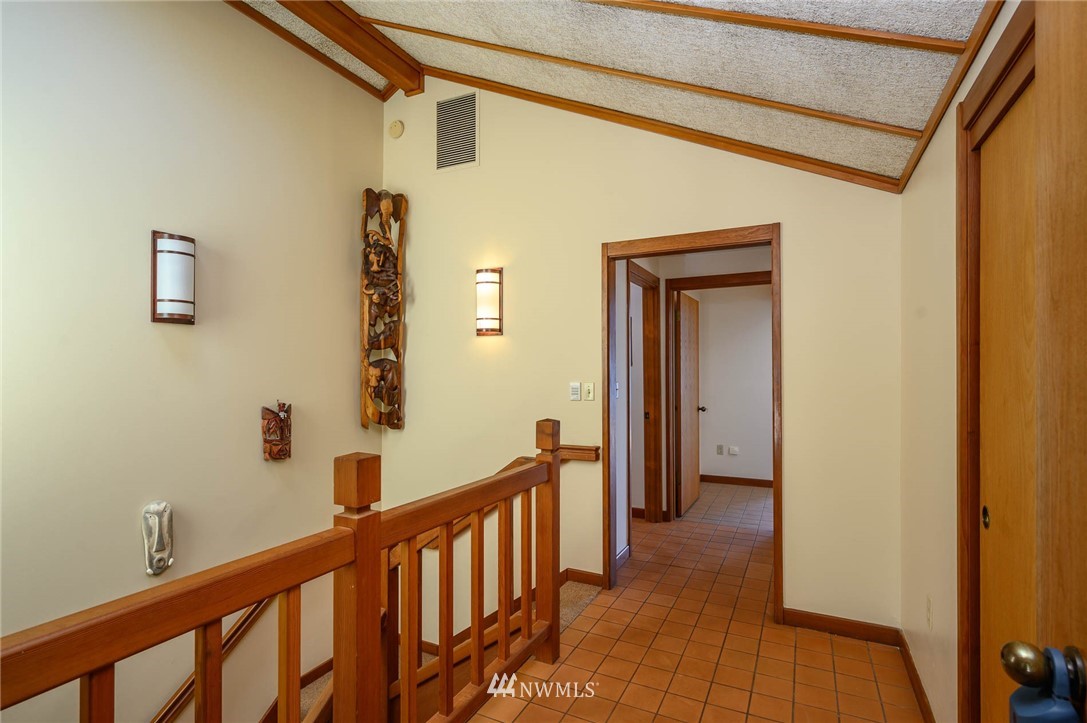 11617 Southwest Shawnee Road Vashon, WA 98070 - Photo 7 of 25 Gallery Image 7