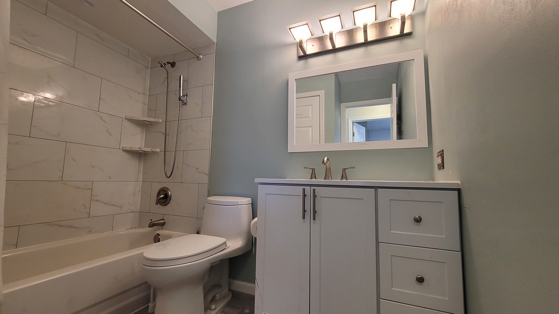 516 Inverrary Lane Deerfield, IL 60015 - Photo 10 of 17 Gallery Image 10
