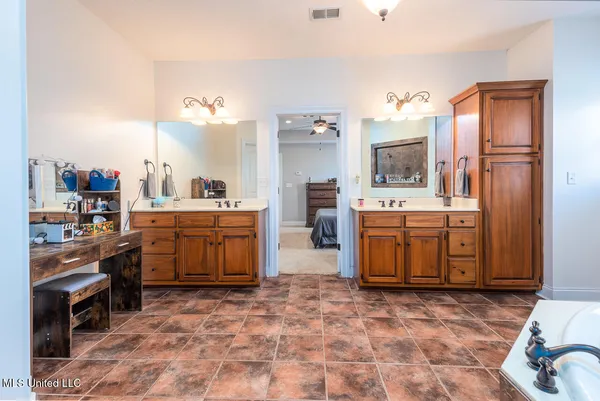 $479,900 | 2670 Emerald Way Drive, Hernando, MS 38632