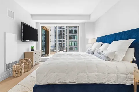$2,065,000 | 133 Seaport Boulevard, Unit 723, Boston, MA 02210