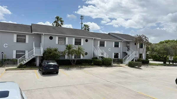 $1,700 | 1801 Indian River Boulevard, Unit C7, Vero Beach, FL 32960