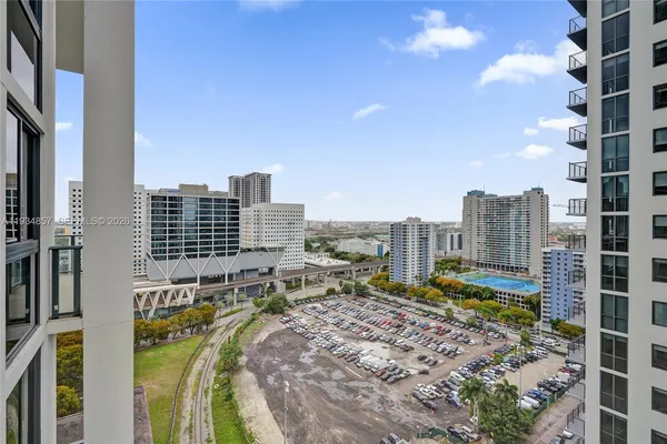 $599,900 | 11 Northeast 6th Street, Unit 2013, Miami, FL 33132
