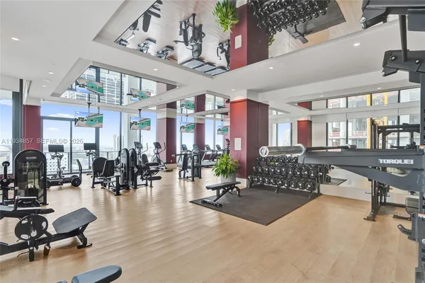 $599,900 | 11 Northeast 6th Street, Unit 2013, Miami, FL 33132