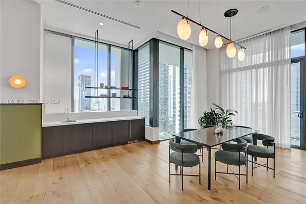 $599,900 | 11 Northeast 6th Street, Unit 2013, Miami, FL 33132