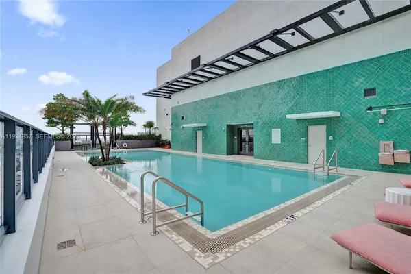 $599,900 | 11 Northeast 6th Street, Unit 2013, Miami, FL 33132
