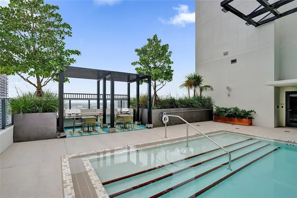 $599,900 | 11 Northeast 6th Street, Unit 2013, Miami, FL 33132
