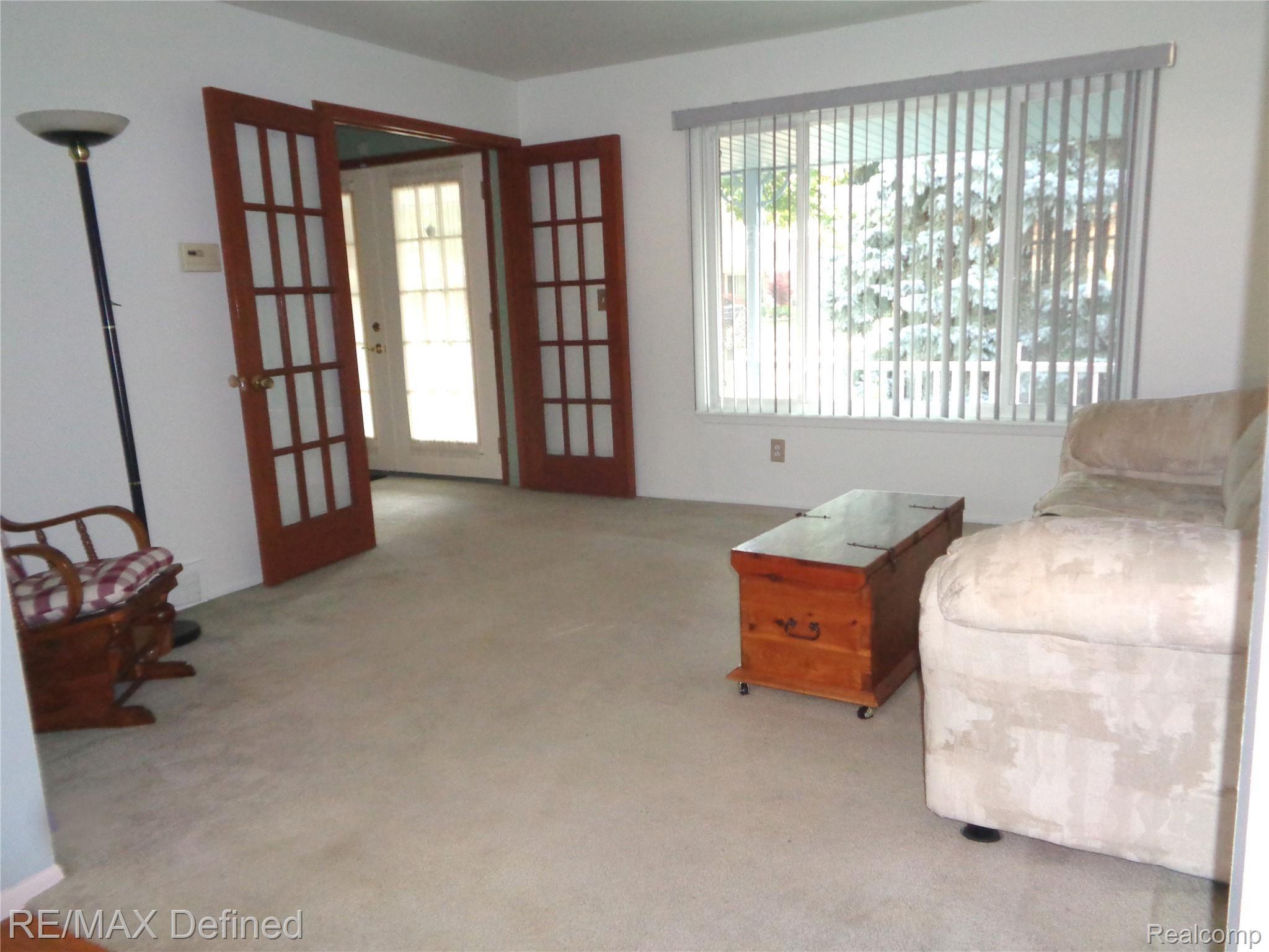 40928 Pickett Ridge Road Sterling Heights, MI 48313 - Photo 7 of 23 DSC02002.JPG