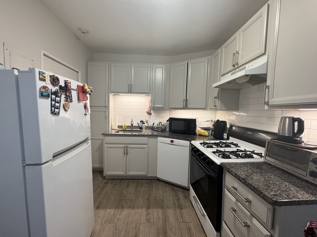 130 Sutherland Road, Unit 4 Boston, MA 02135 - Photo 5 of 9
