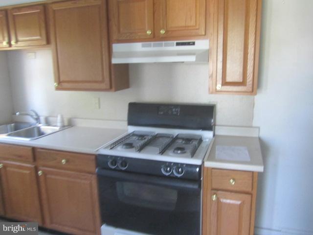 7900 Lynch Road Baltimore, MD 21222 - Photo 4 of 21 a kitchen with appliances cabinets and a sink