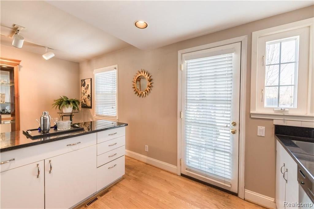 1646 Graefield Road Birmingham, MI 48009 - Photo 3 of 10