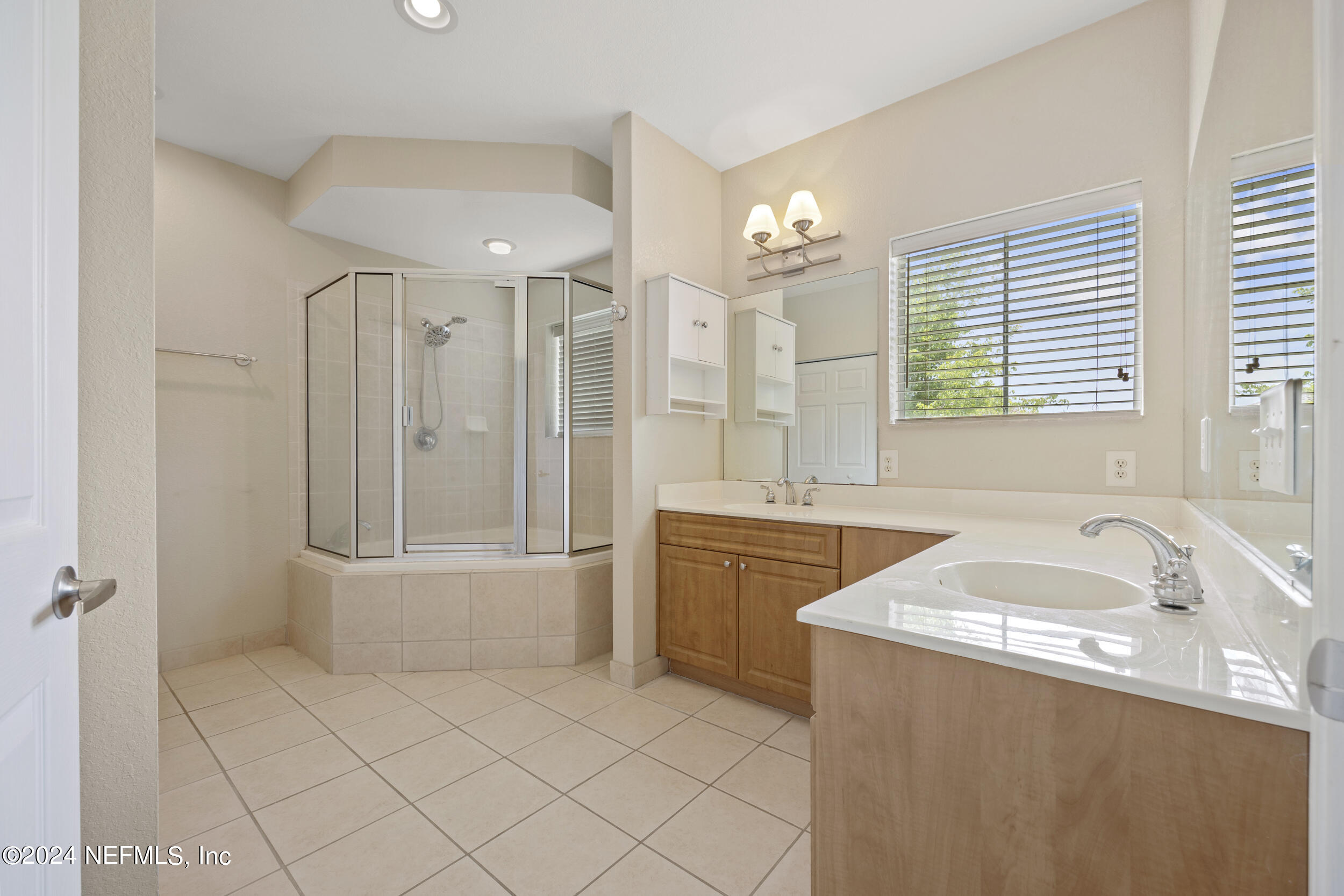 9745 Touchton Road, Unit 2908 Jacksonville, FL 32246 - Photo 31 of 57 Primary Bath