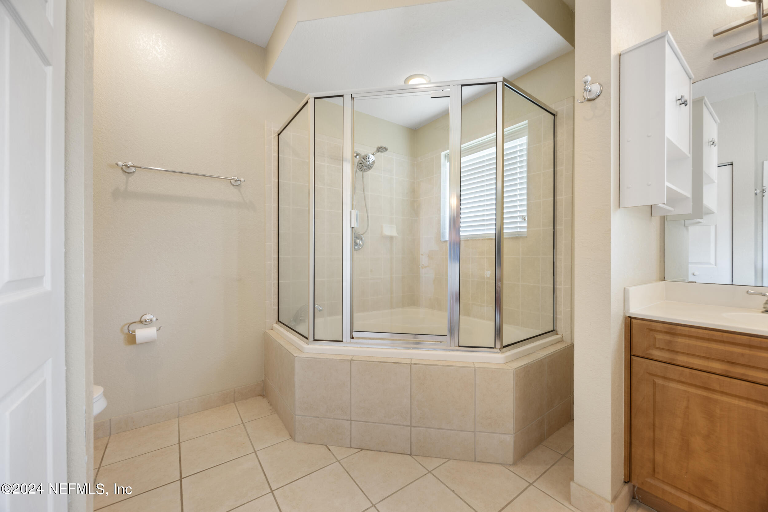 9745 Touchton Road, Unit 2908 Jacksonville, FL 32246 - Photo 33 of 57 Primary Bath