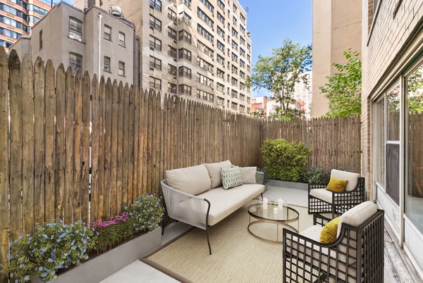 $695,000 | 370 East 76th Street, Unit B207 | Lenox Hill