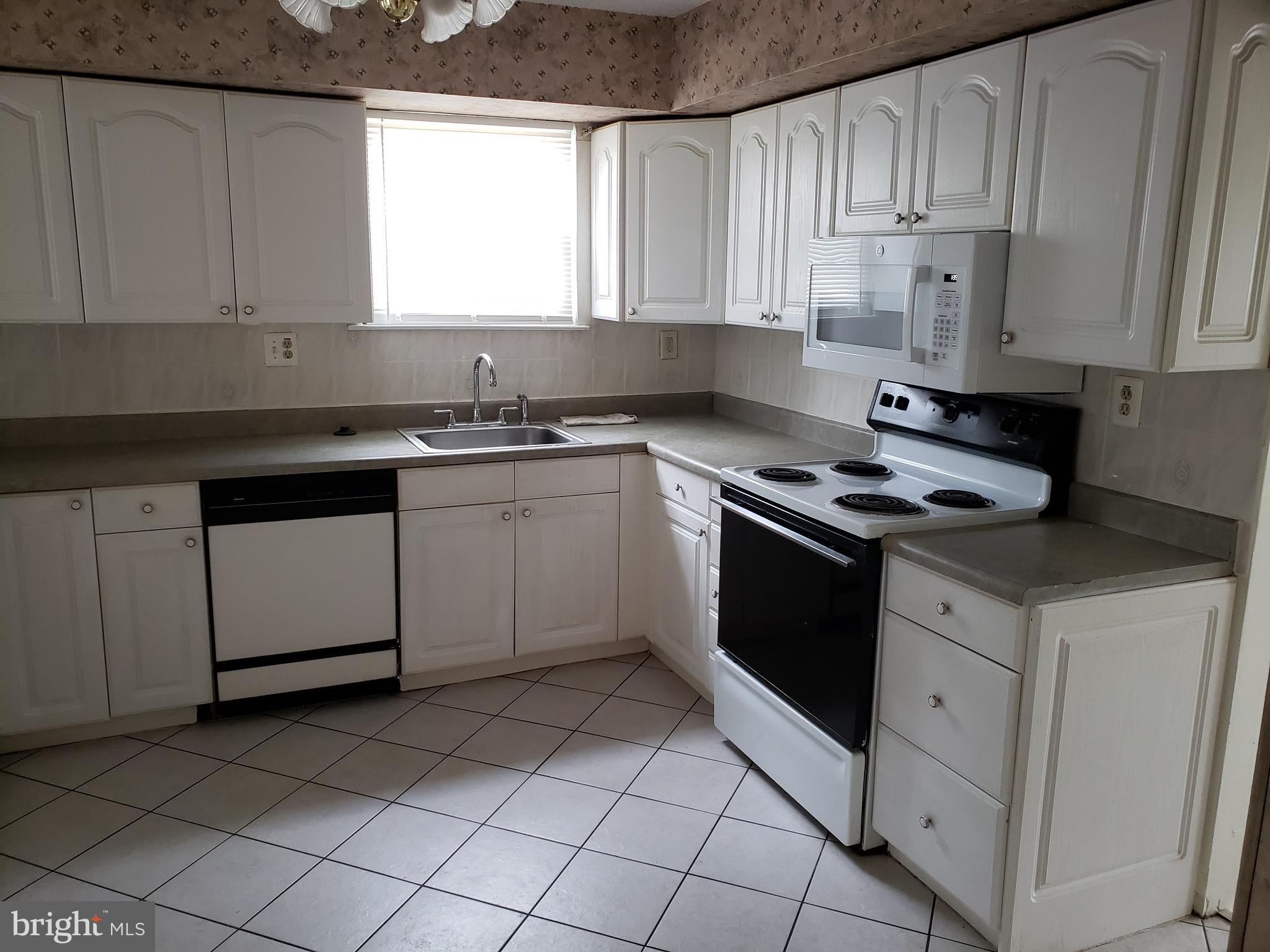 133 Abbey Road Voorhees, NJ 08043 - Photo 9 of 26