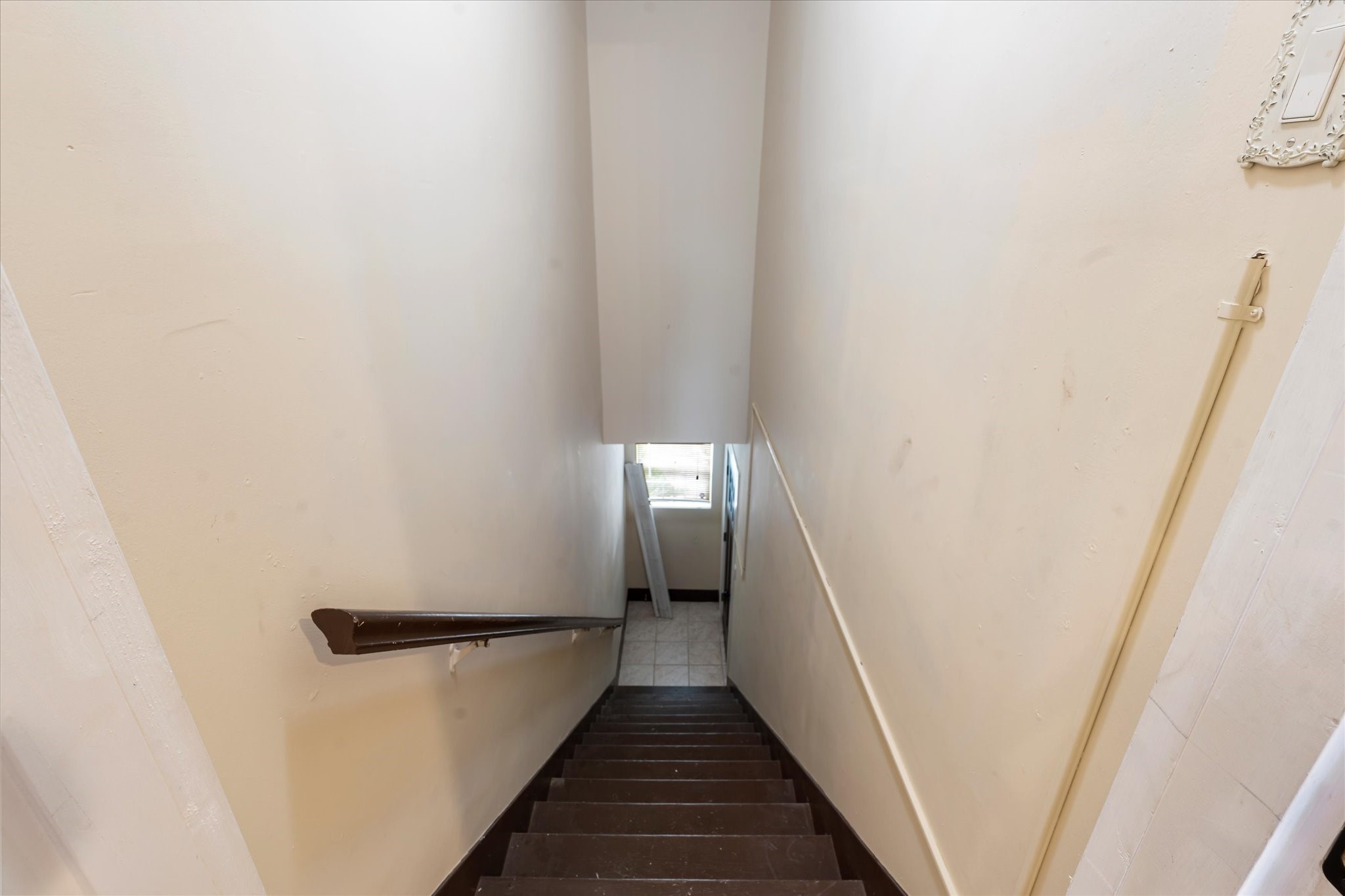 3005 Arbor Street, Unit B Houston, TX 77004 - Photo 15 of 22 a view of a hallway with wooden floor