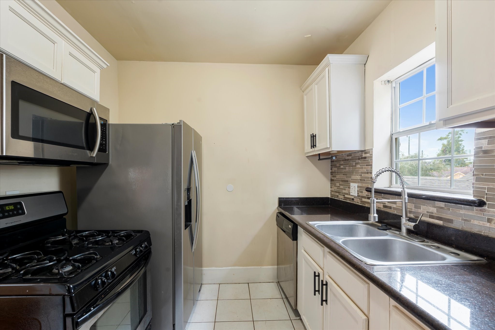 3005 Arbor Street, Unit B Houston, TX 77004 - Photo 9 of 22 a kitchen that has a sink and a stove