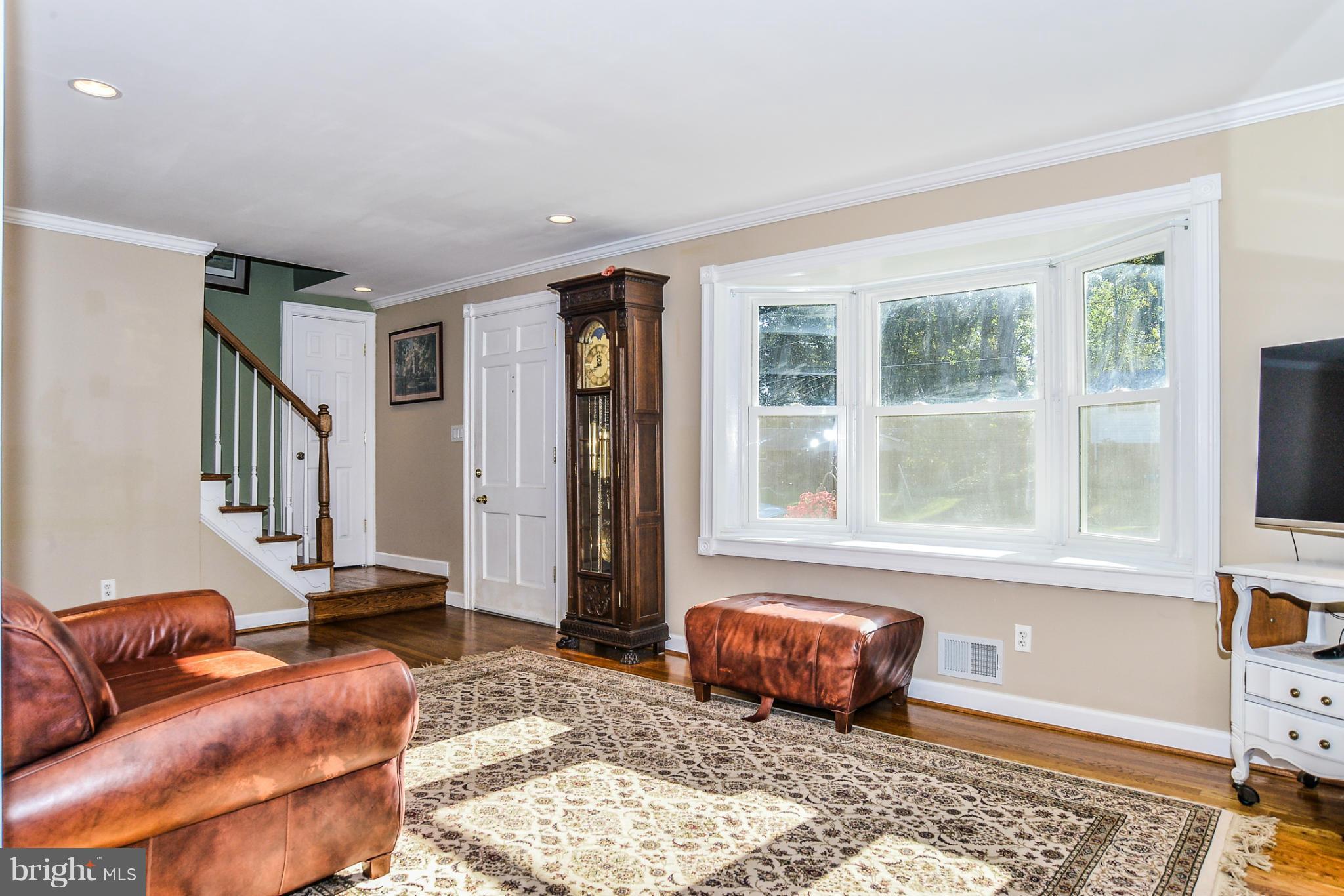 8605 Victoria Road Springfield, VA 22151 - Photo 11 of 30 Living Room