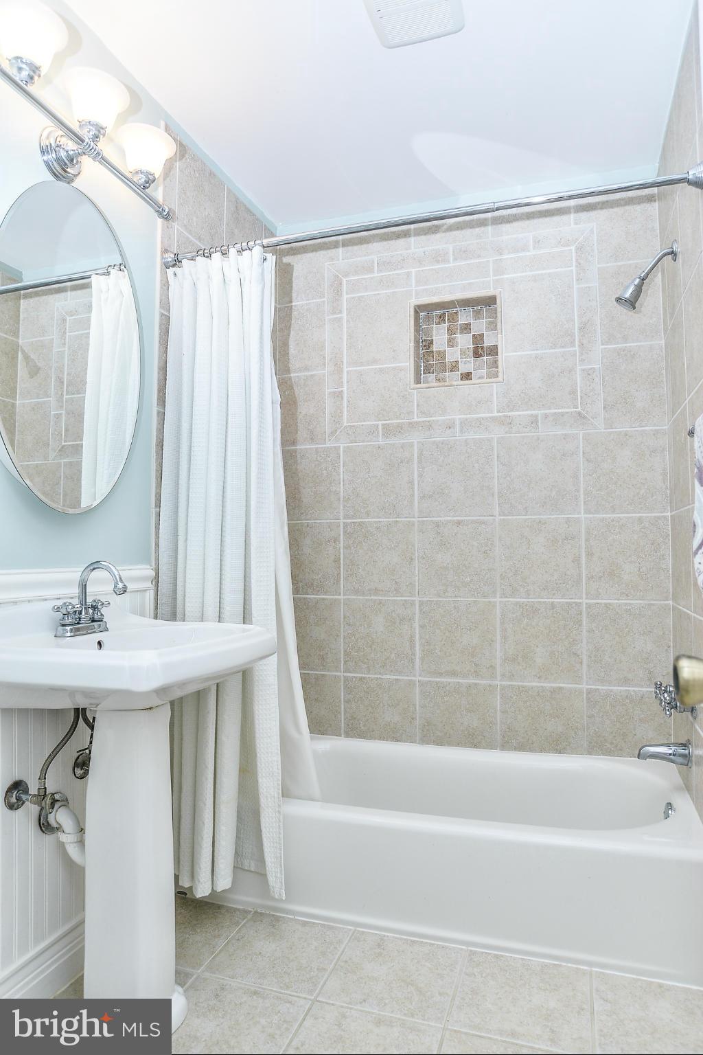8605 Victoria Road Springfield, VA 22151 - Photo 18 of 30 Bath