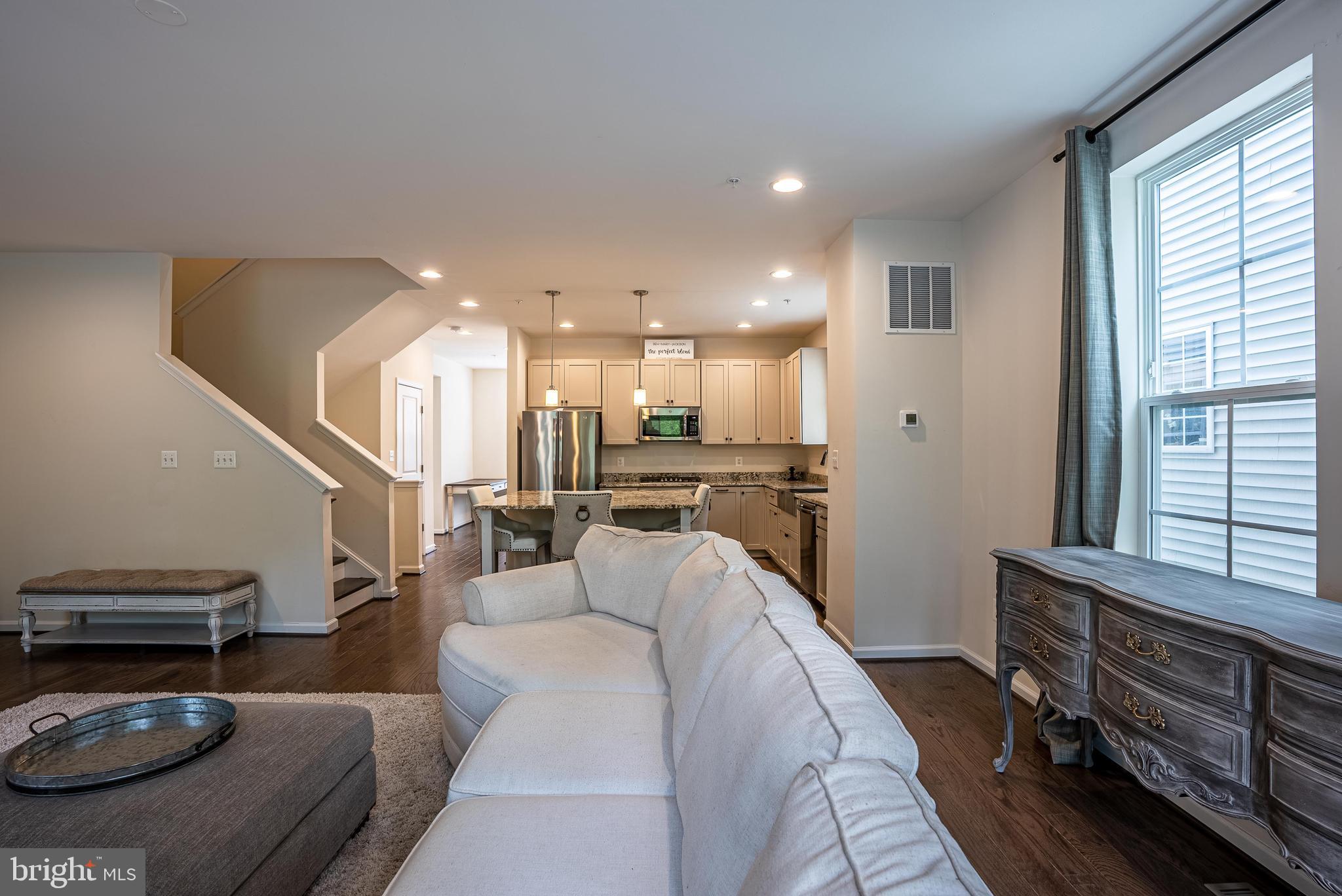 5628 Scott Ridge Place Frederick, MD 21704 - Photo 6 of 24 Living room Pic 3