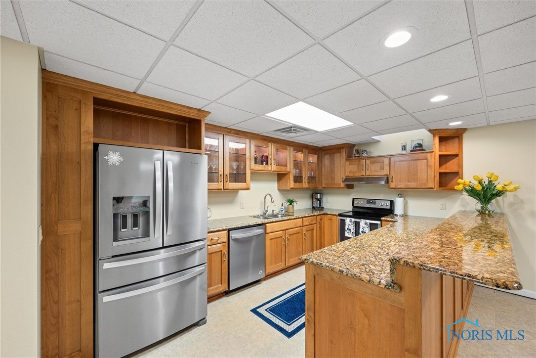 26006 Seminary Road Perrysburg, OH 43551 - Photo 29 of 40 Full Kitchen in Finished Basement Suite