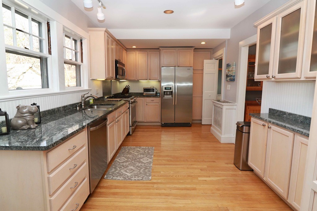 7 Highland Road Wellesley, MA 02482 - Photo 3 of 15 Gallery Image 3