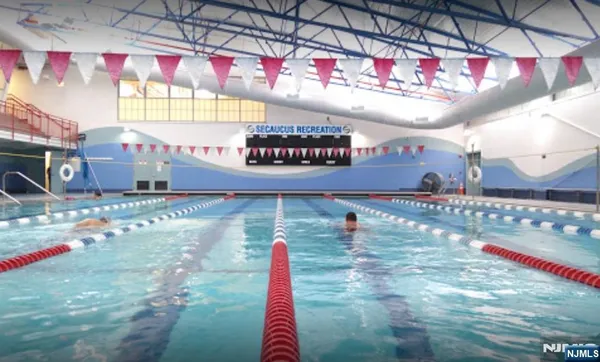 a view of a multi story building