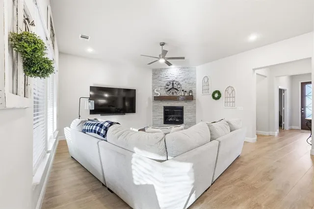 $450,500 | 1125 Cardinal Drive, Midlothian, TX 76065