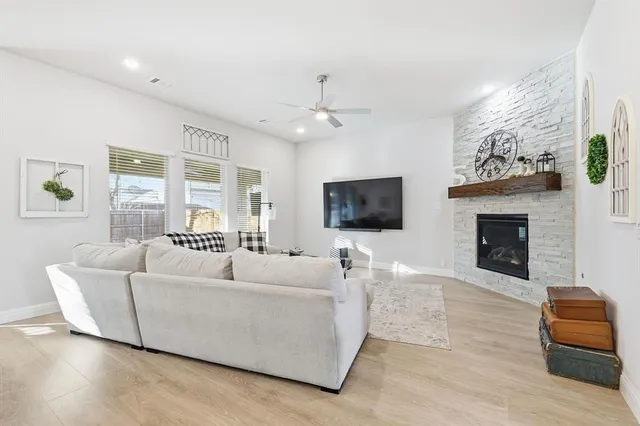 $450,500 | 1125 Cardinal Drive, Midlothian, TX 76065