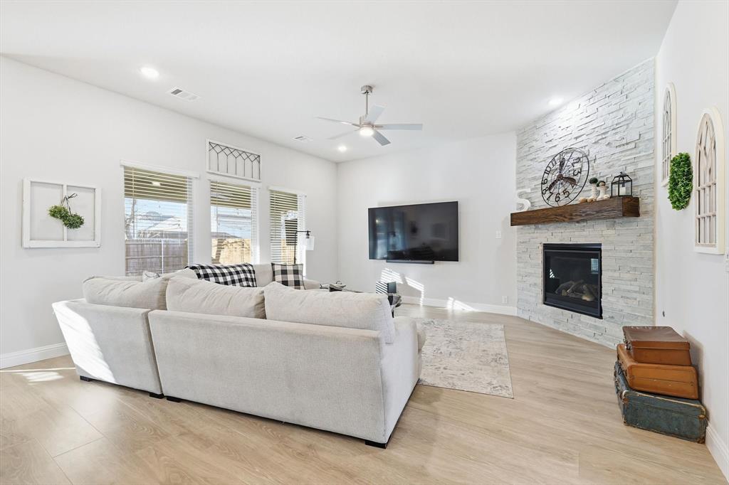 1125 Cardinal Drive Midlothian, TX 76065 - Photo 4 of 35