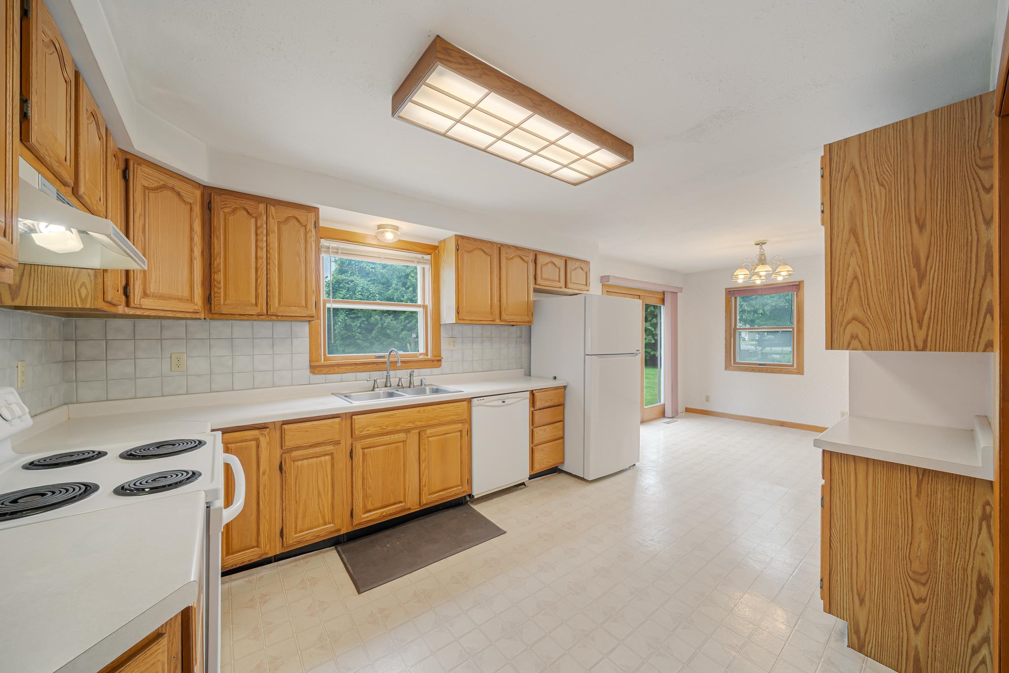 619 River View Drive Winneconne, WI 54986 - Photo 2 of 40