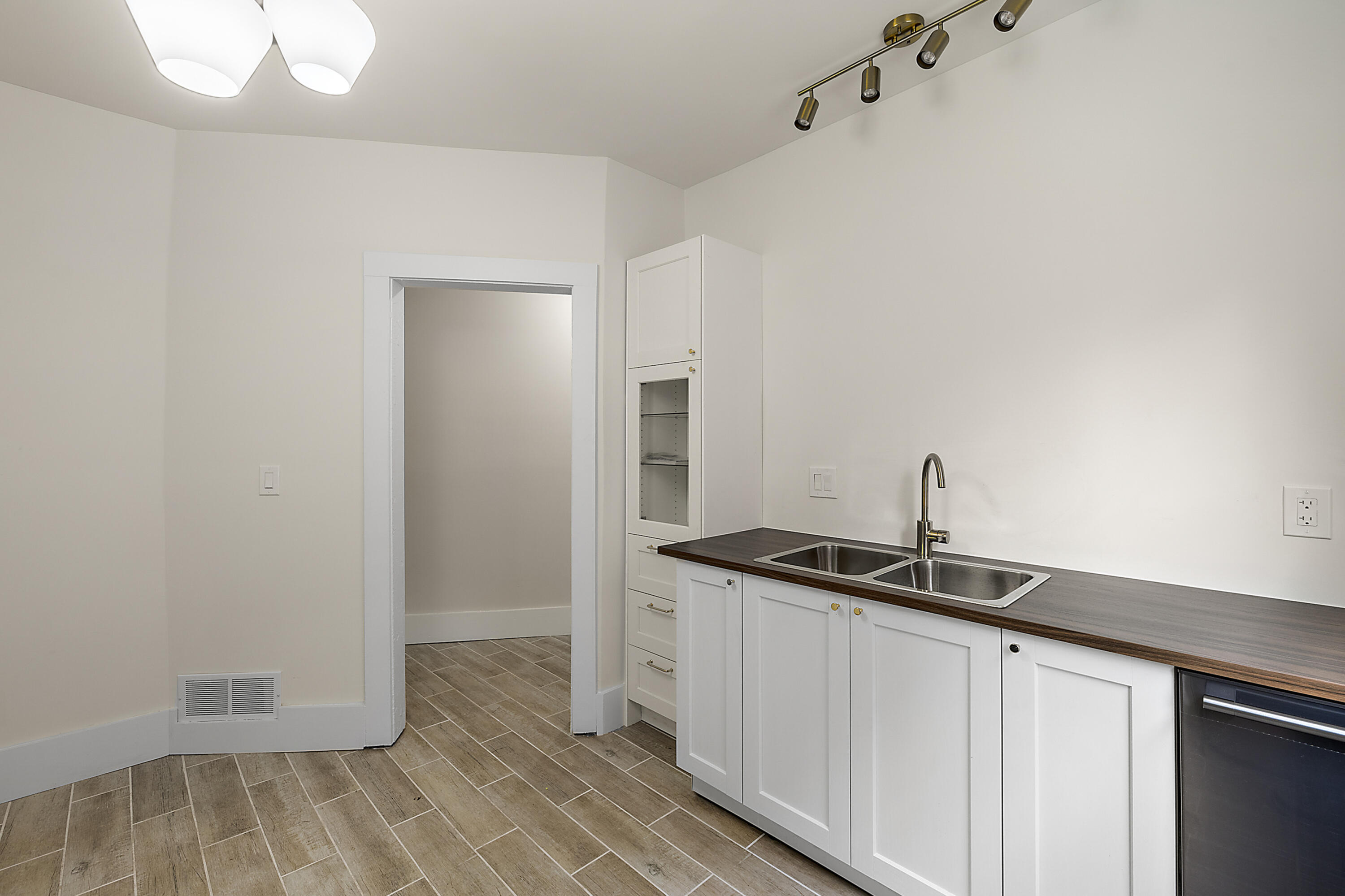 1174 Taylor Street, Unit 1 Detroit, MI 48202 - Photo 11 of 15 IMG_9127