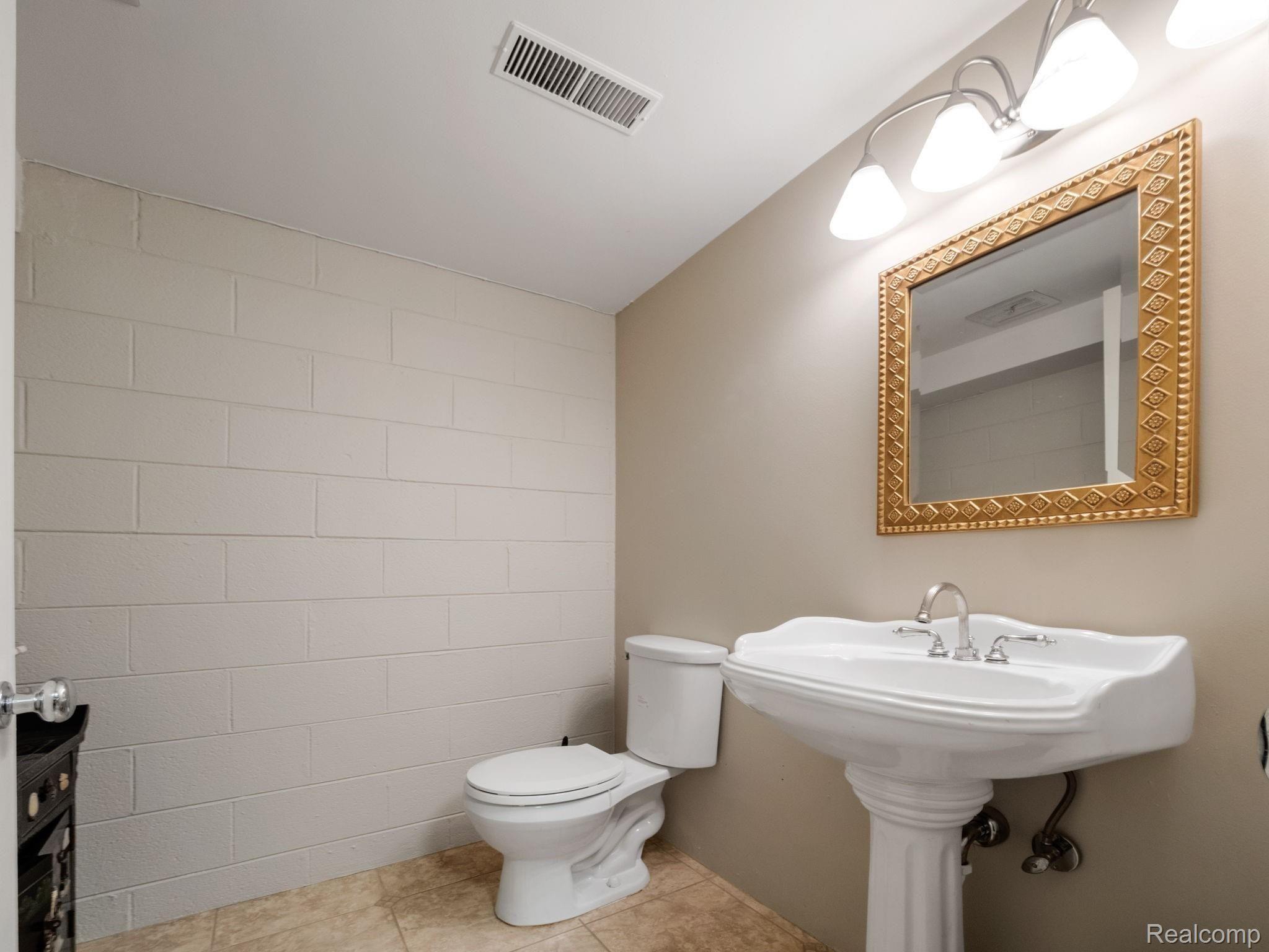 1253 Covington Road Bloomfield Hills, MI 48301 - Photo 32 of 35 web_P4877525.jpg