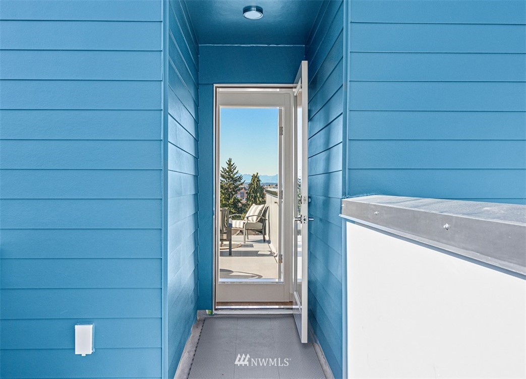 5517 4th Avenue Northwest Seattle, WA 98107 - Photo 13 of 18 a view of door